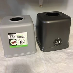 M Design 2 tissue holder 1 plastic / 1 metal